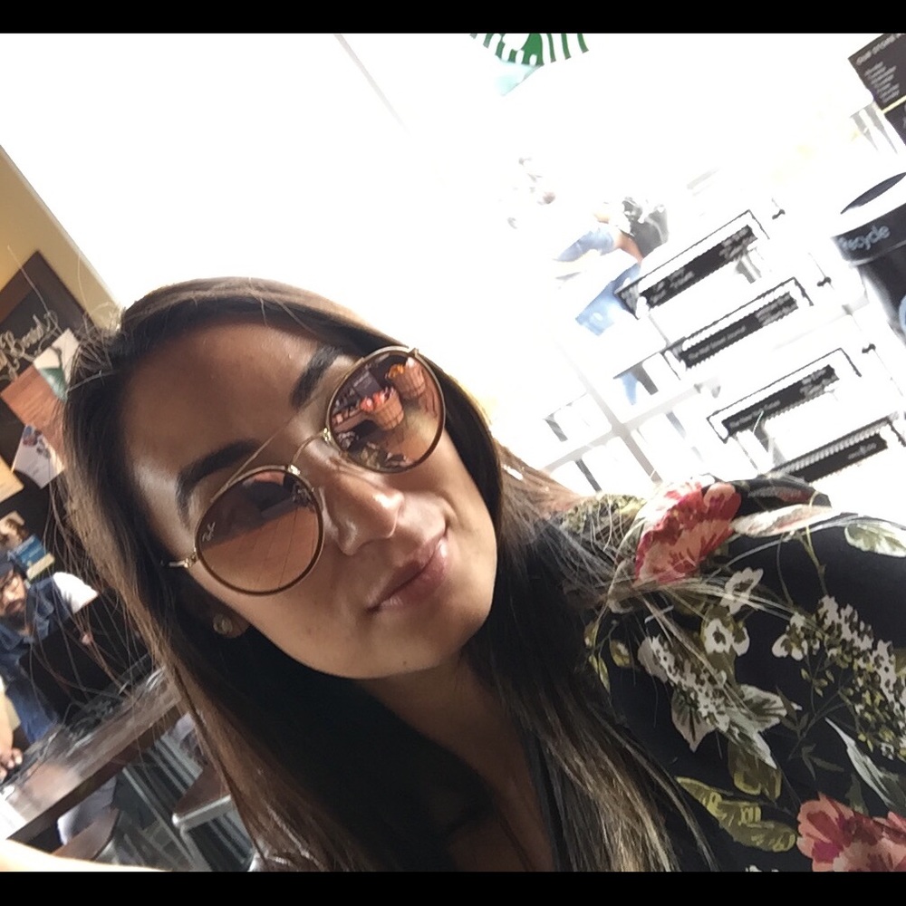 Meet your Posher, Ivette